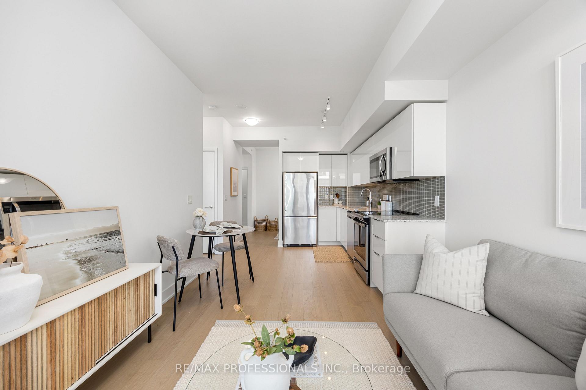 2 Bedrooms Condo at 20 Shore Breeze, Toronto For sale