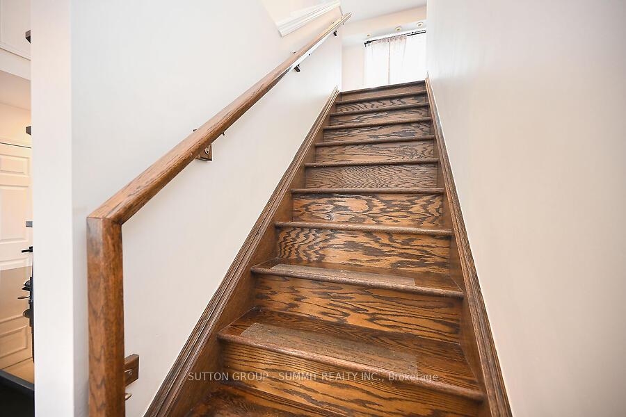 3 Bedrooms Condo at 633 DUNDAS,  Mississauga For sale