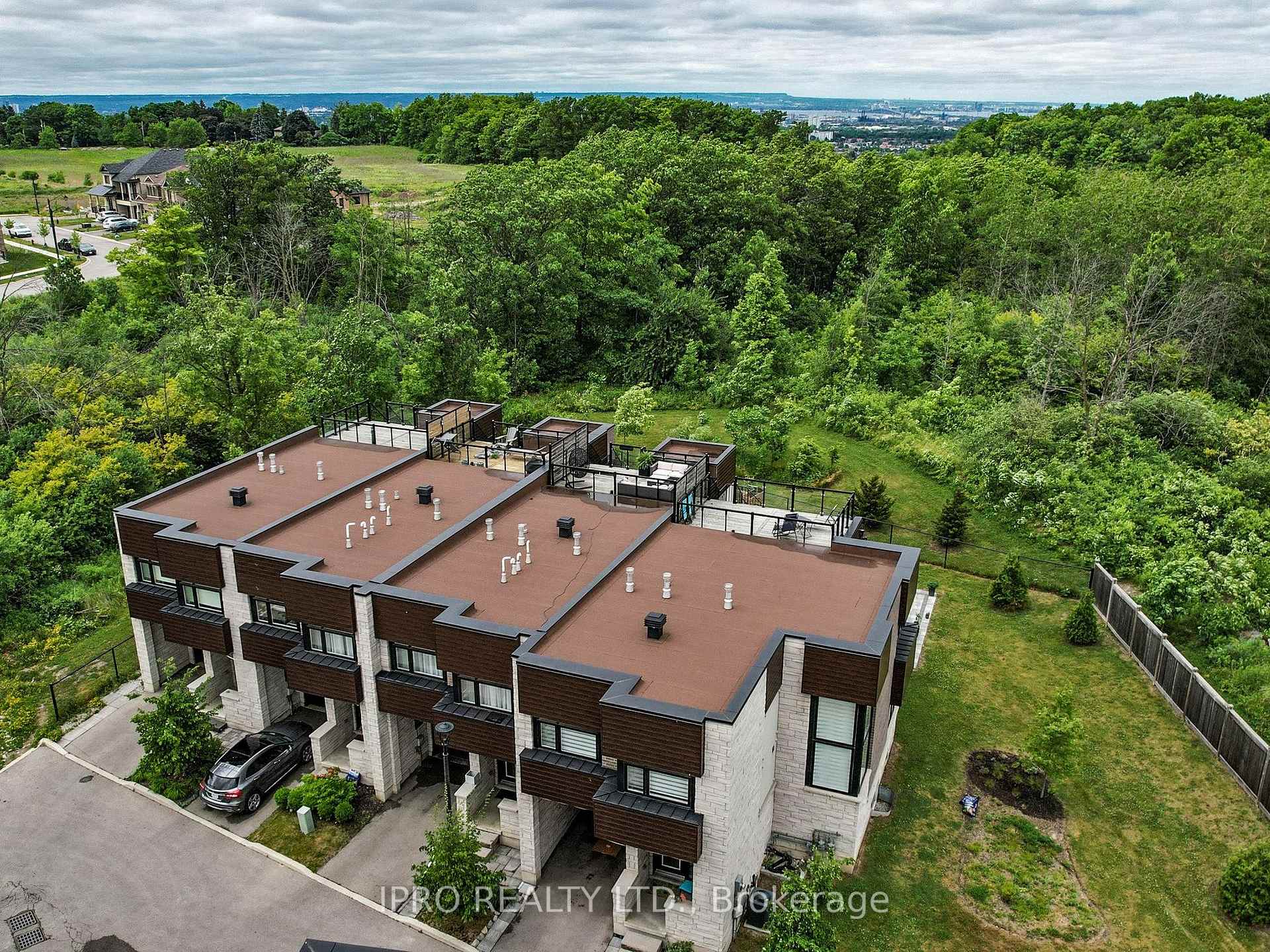 3 Bedrooms Condo at 35 Midhurst, Hamilton For sale