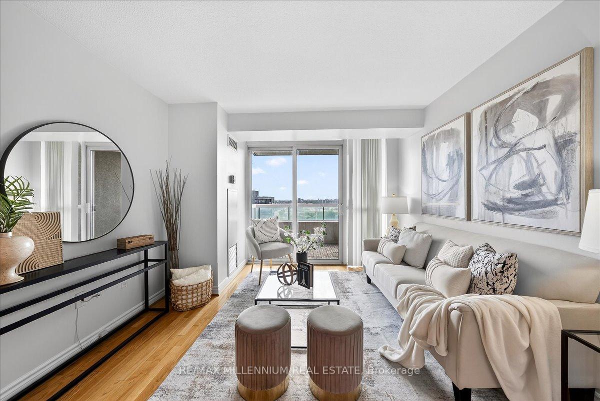 2 Bedrooms Condo at 125 Omni, Toronto For sale