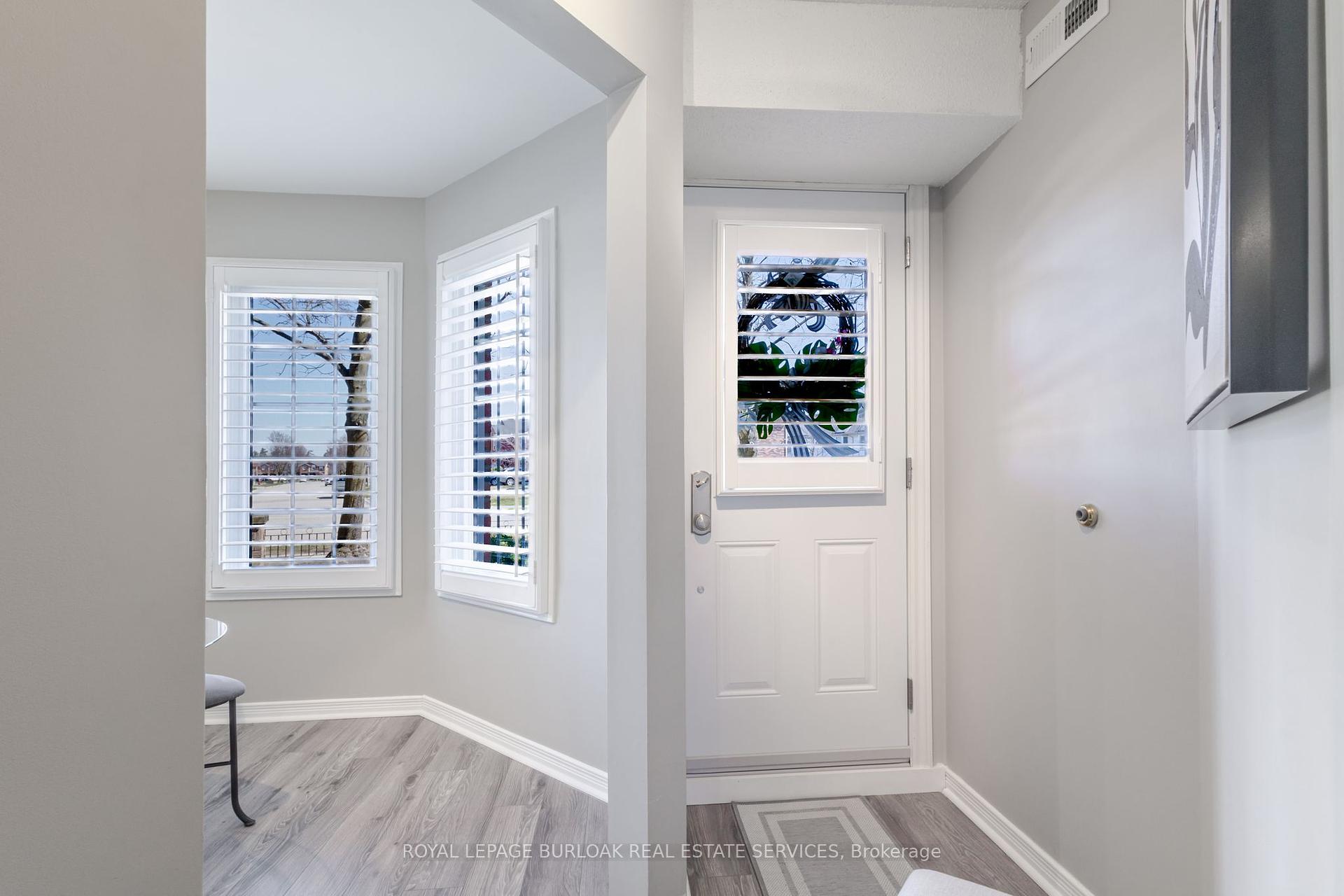 2 Bedrooms Condo at 2110 Cleaver, Burlington For sale