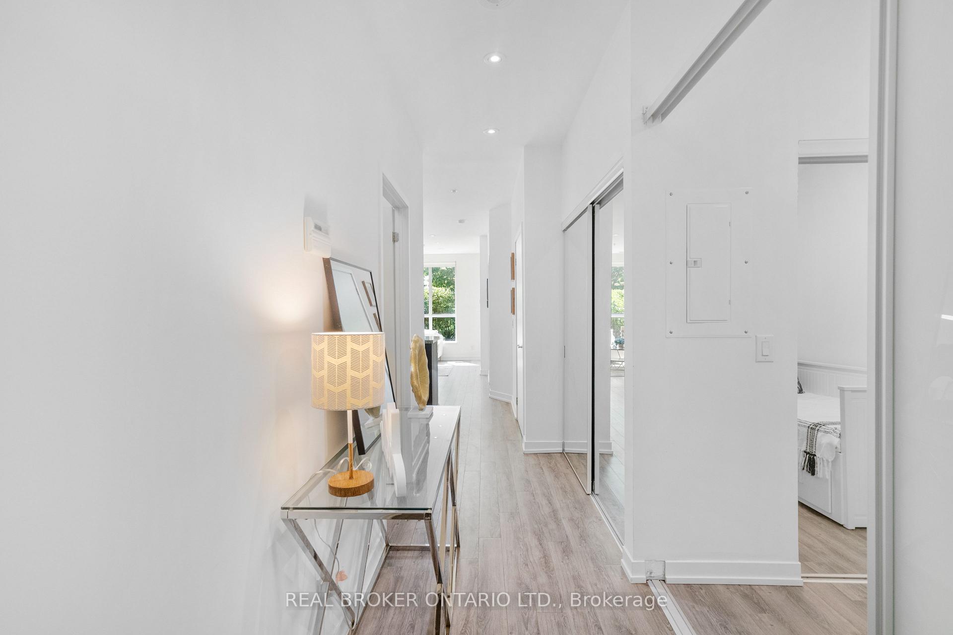 2 Bedrooms Condo at 840 Queen’s Plate, Toronto For sale