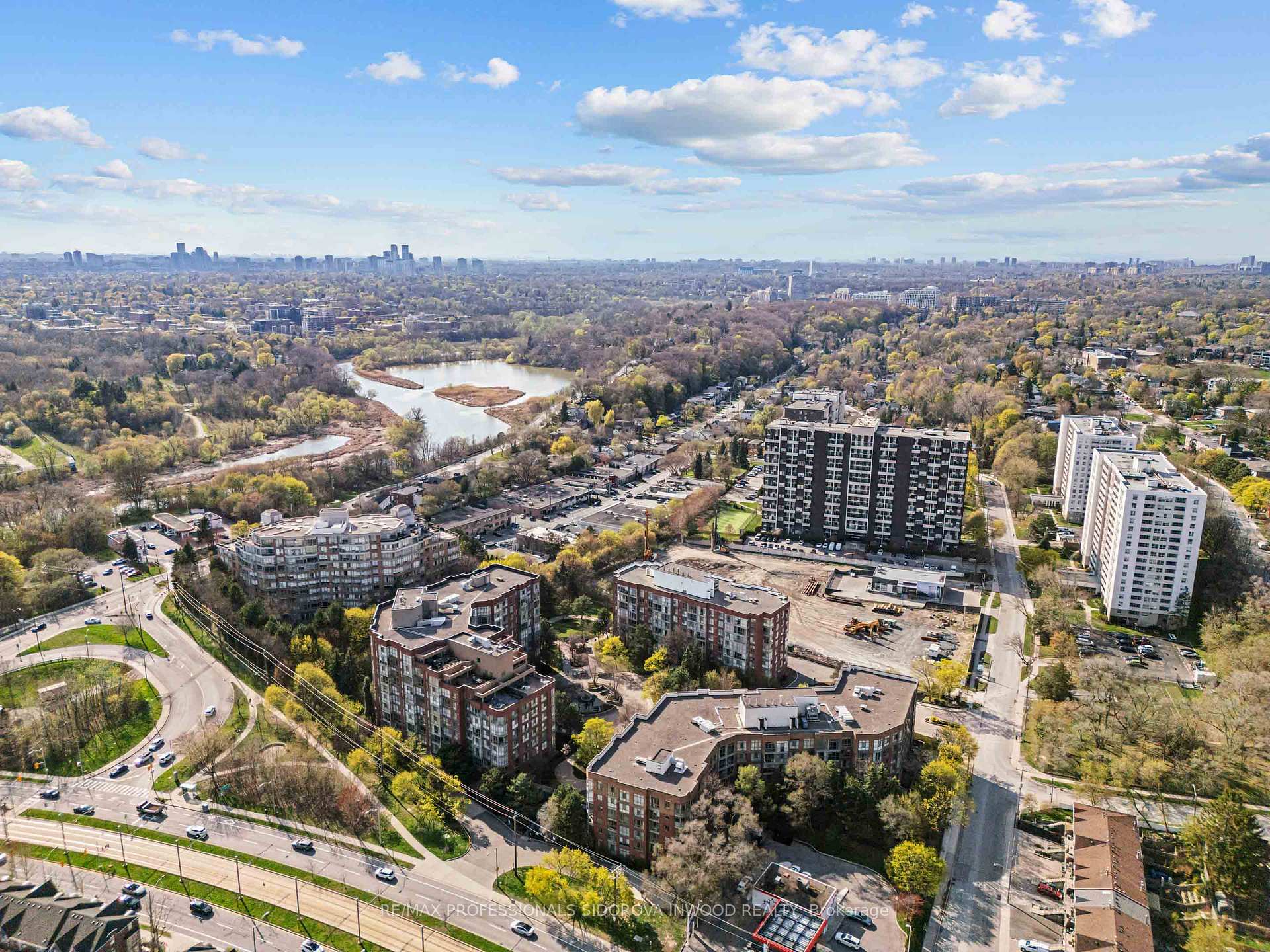3 Bedrooms Condo at 20 Southport, Toronto For sale