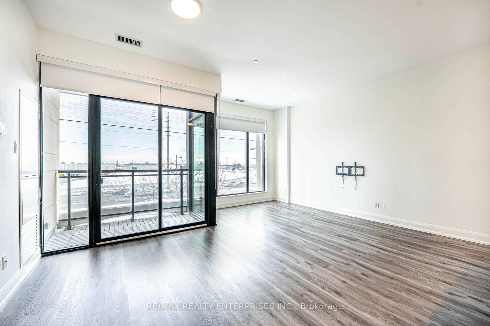 2 Bedrooms Condo at 2900 Highway 7, Vaughan For sale