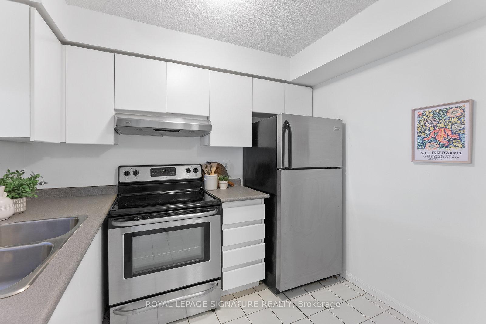 2 Bedrooms Condo at 24 Wellesley, Toronto For sale