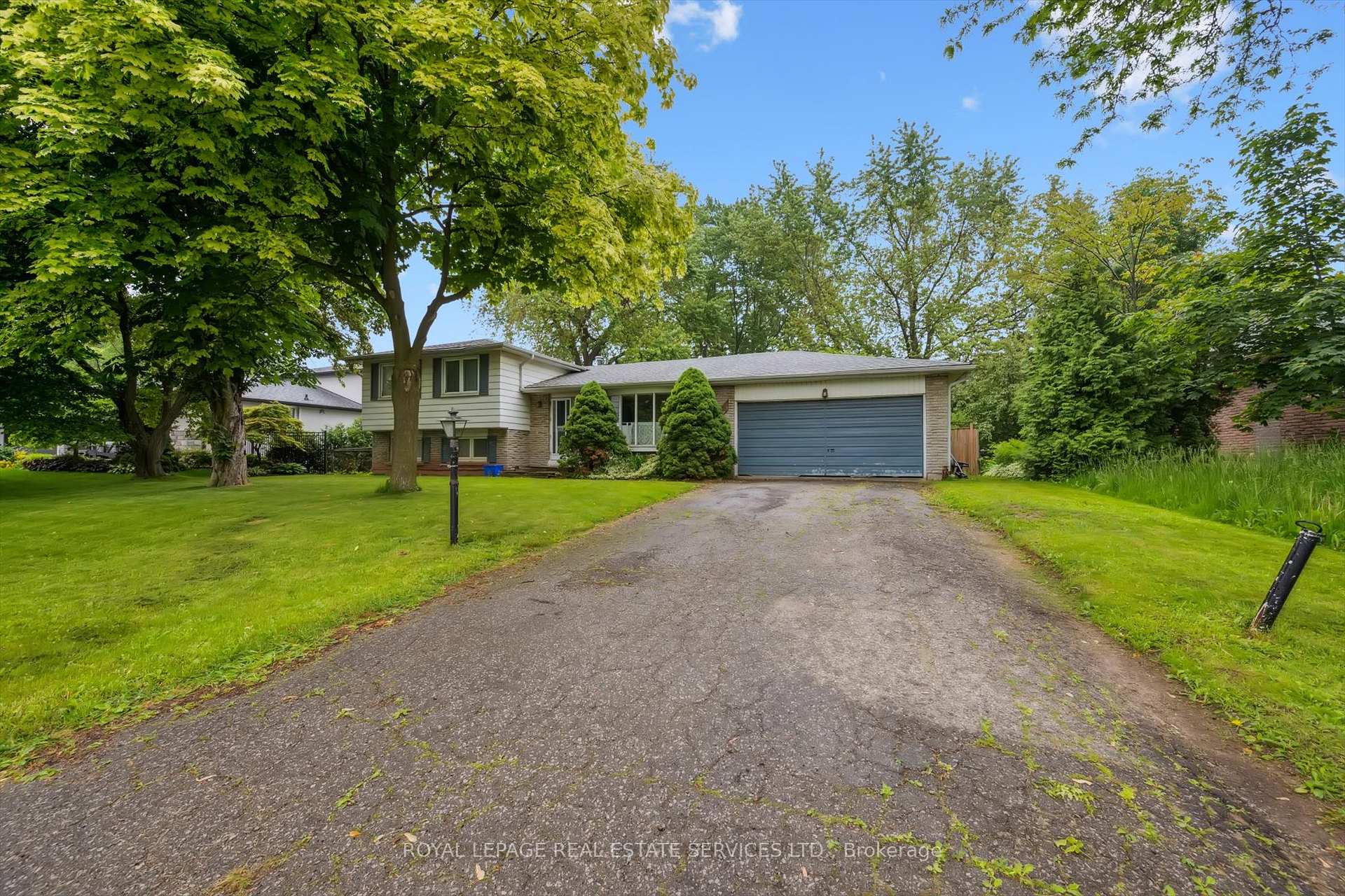 2138 Rebecca Street, Oakville, ON L6L 2A5
