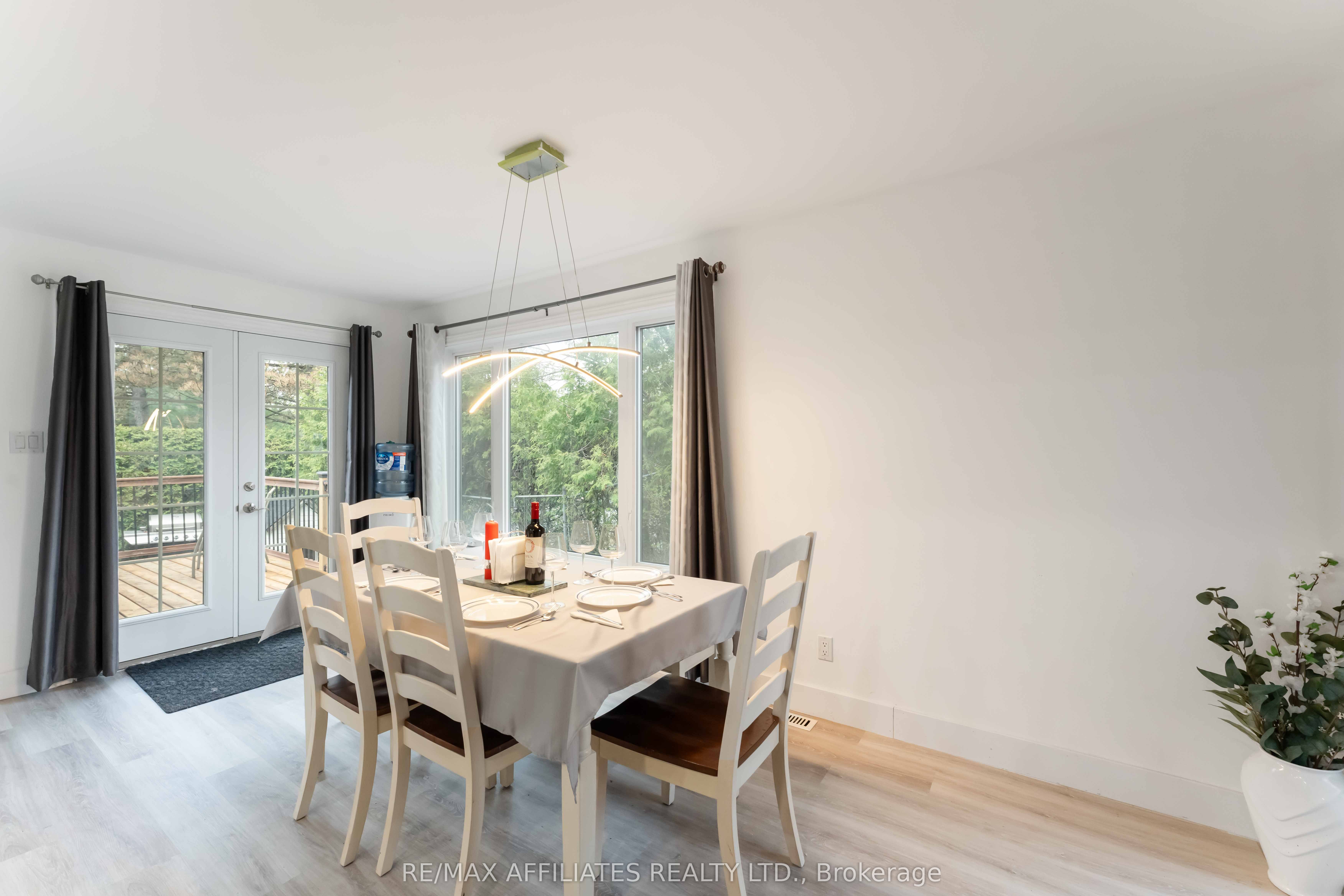 2 Teakwood Court