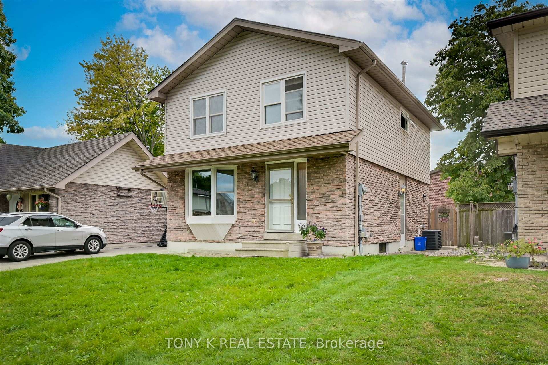 6 Mozart Court, Whitby, ON L1N 5N5