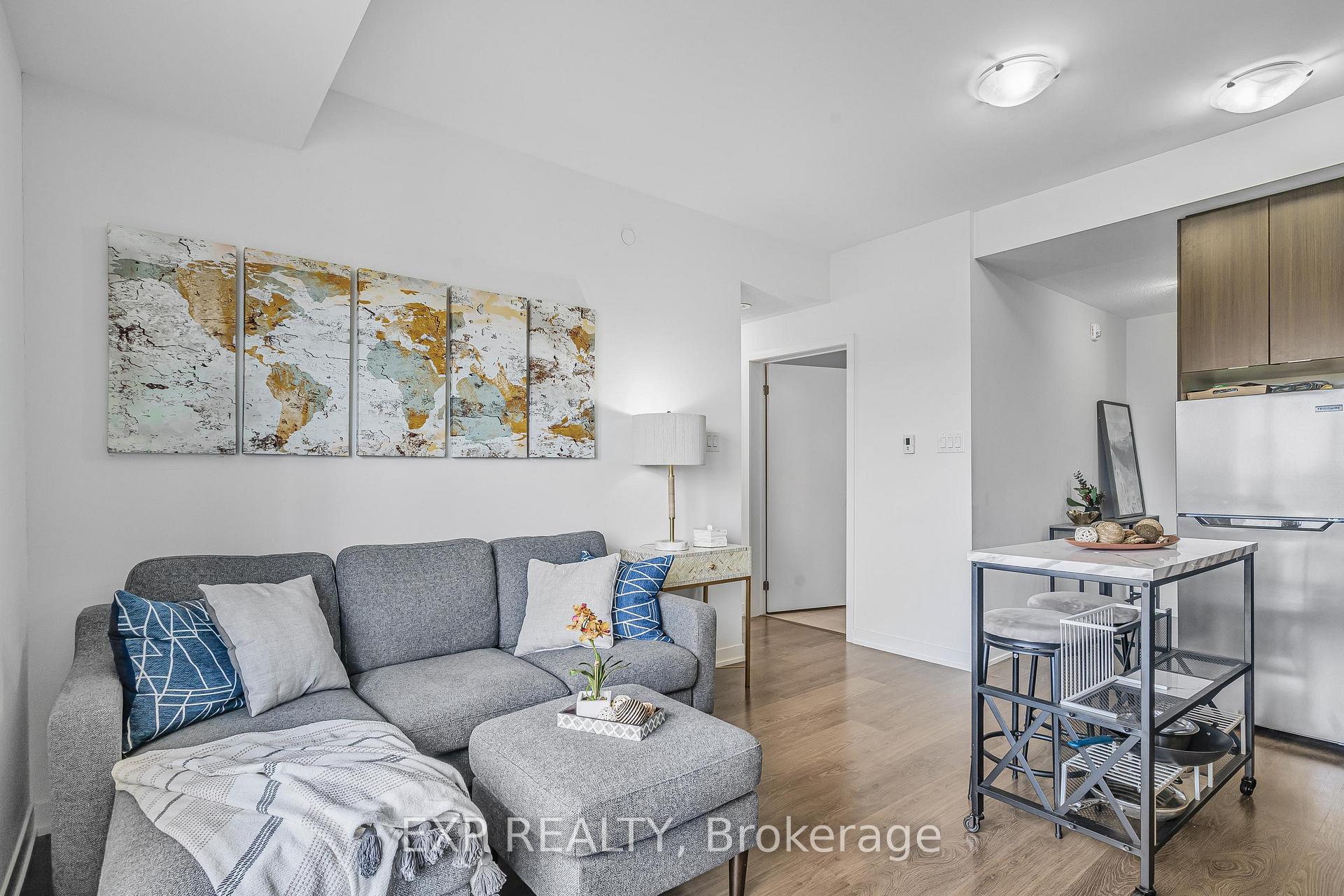 2 Bedrooms Condo at 20 Orchid Place, Toronto For sale