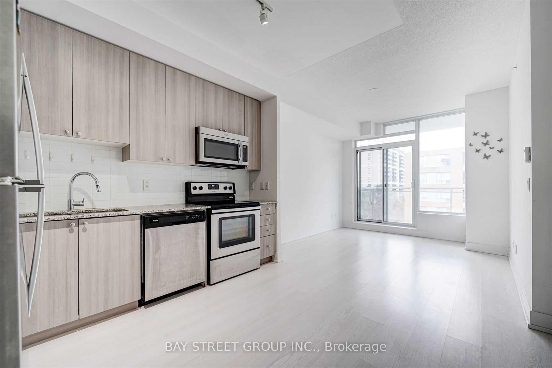 2 Bedrooms Condo at 68 Merton, Toronto For sale
