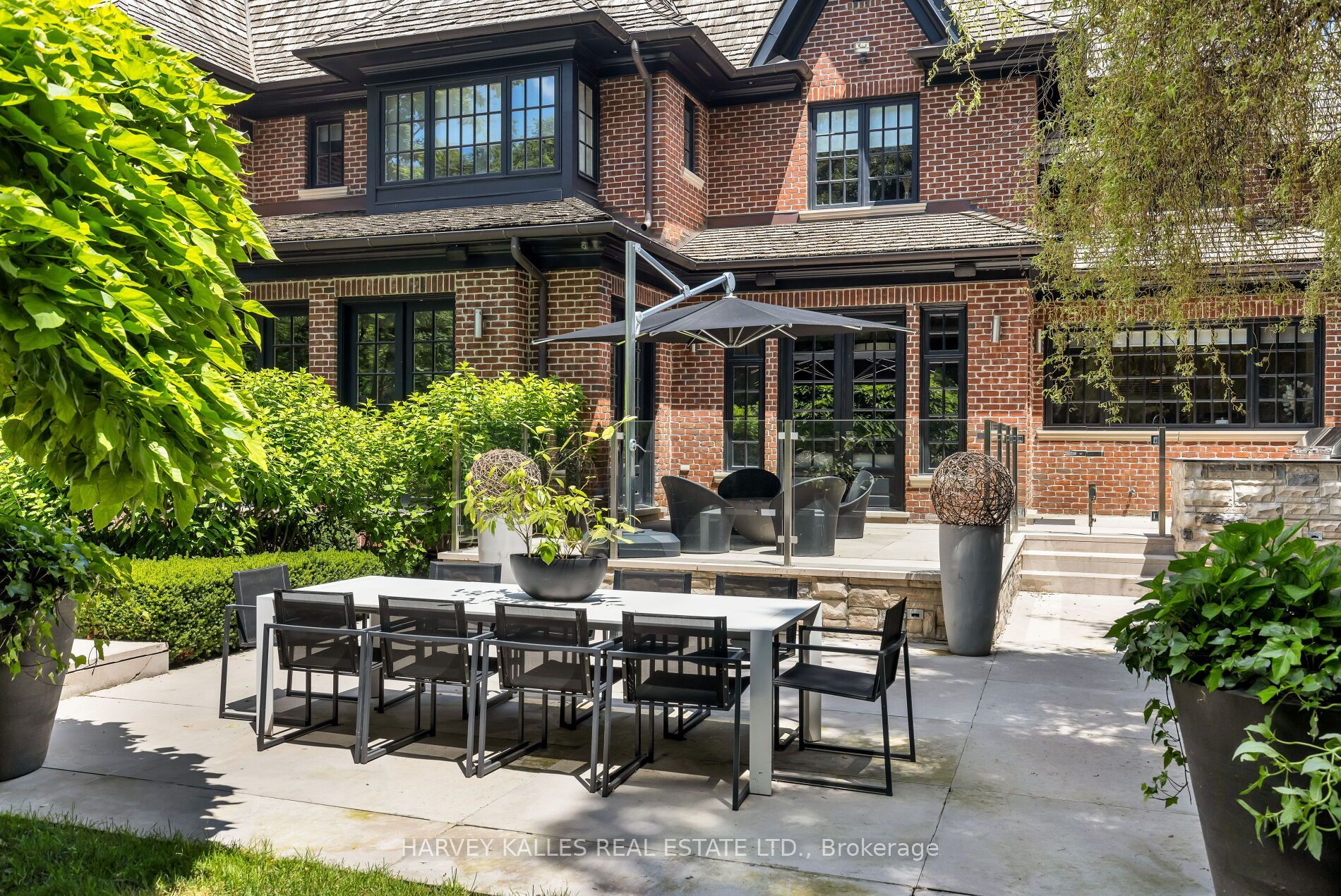 76 Arjay Crescent