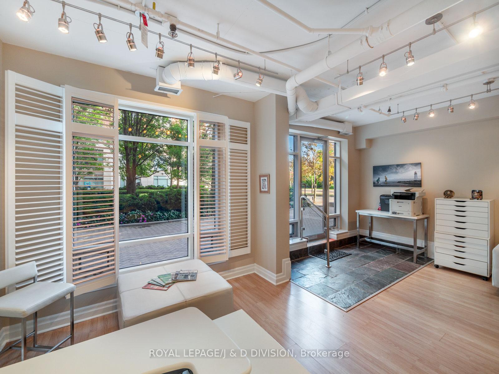 2 Bedrooms Condo at 500 Queens,  Toronto For sale