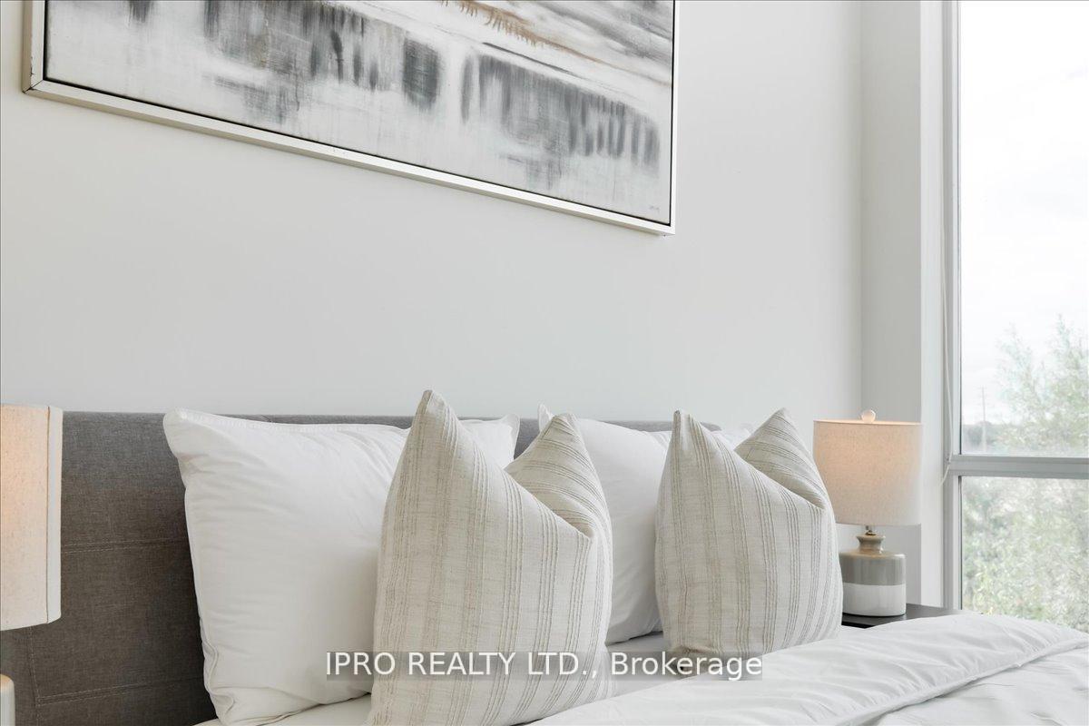 2 Bedrooms Condo at 3028 Creekshore, Oakville For sale