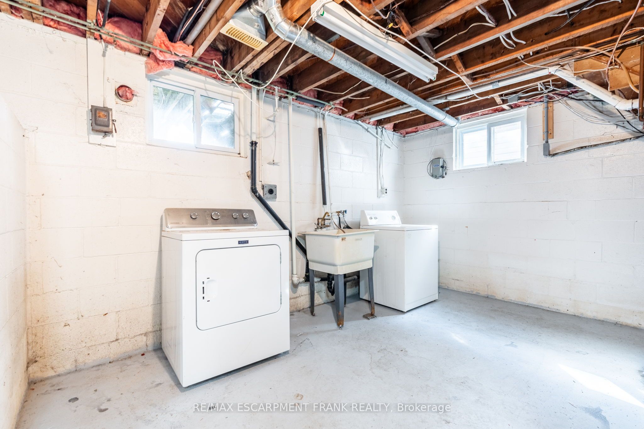 699 RYMAL Road W, Hamilton Gurnett
