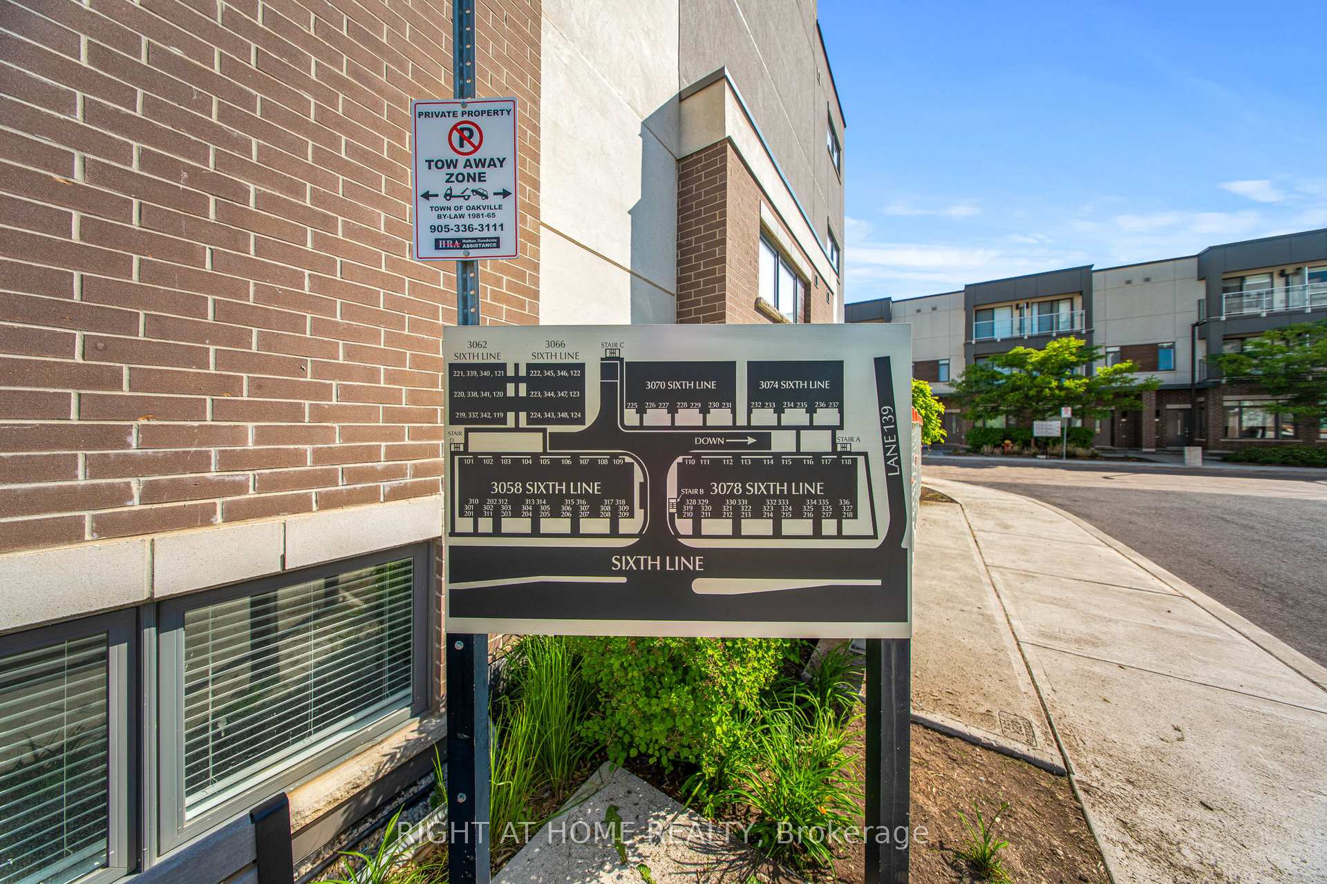 2 Bedrooms Condo at 3058 Sixth, Oakville For sale
