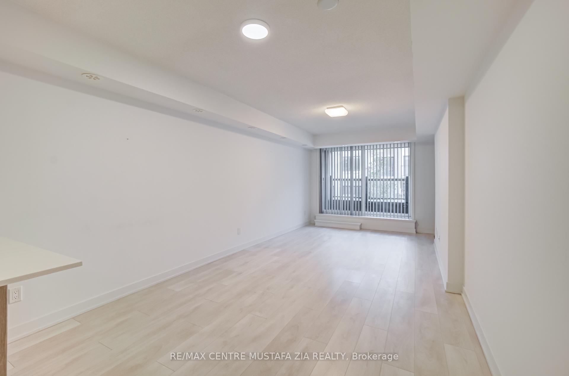 2 Bedrooms Condo at 1129 Cooke, Burlington For sale