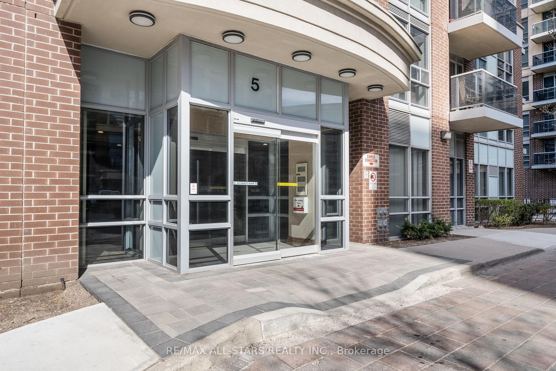 2 Bedrooms Condo at 5 Michael Power, Toronto For sale