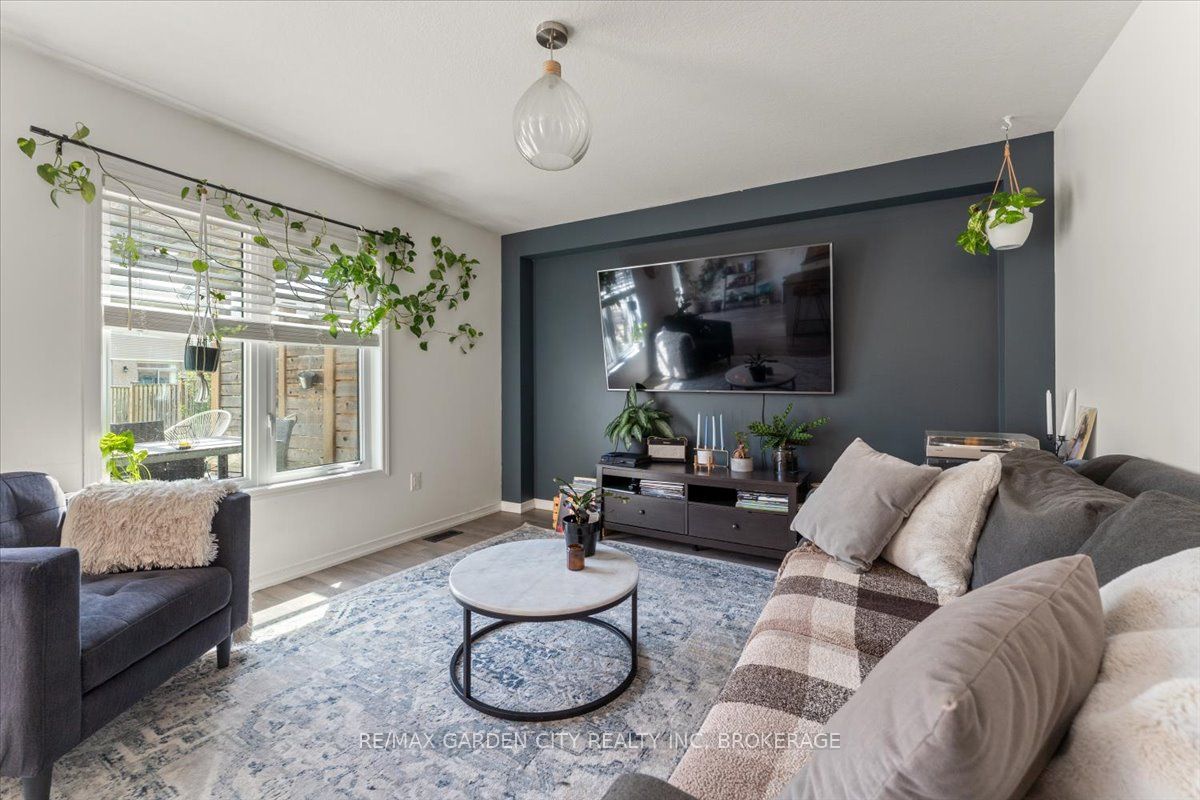 8648 DOGWOOD Crescent