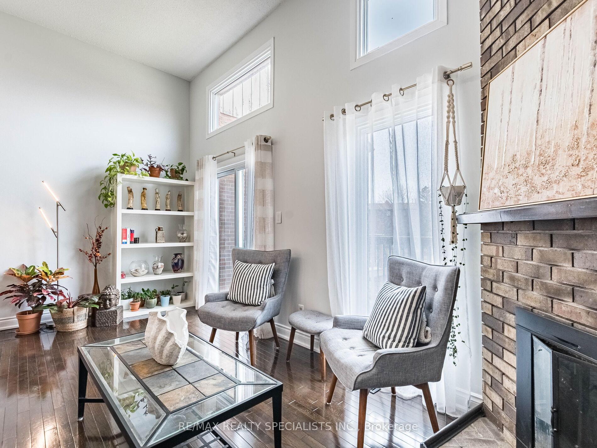 3 Bedrooms Condo at 1764 Rathburn,  Mississauga For sale