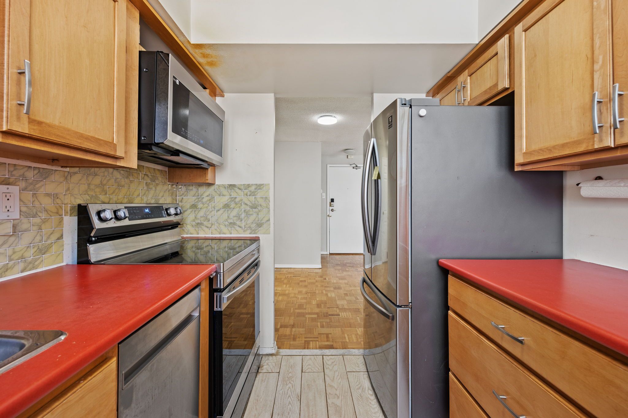89 Mccaul Street 923