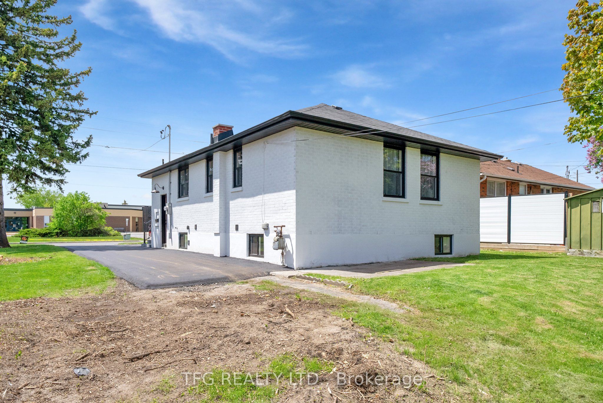 571 Stevenson Road N