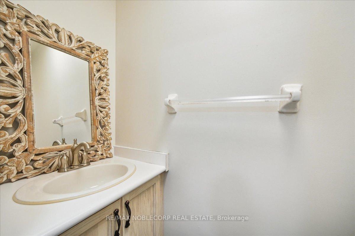 3 Bedrooms Condo at 20 William Farr, Vaughan For sale