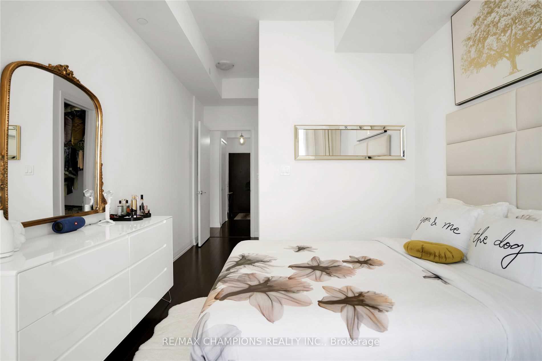 2 Bedrooms Condo at 460 Adelaide,  Toronto For sale