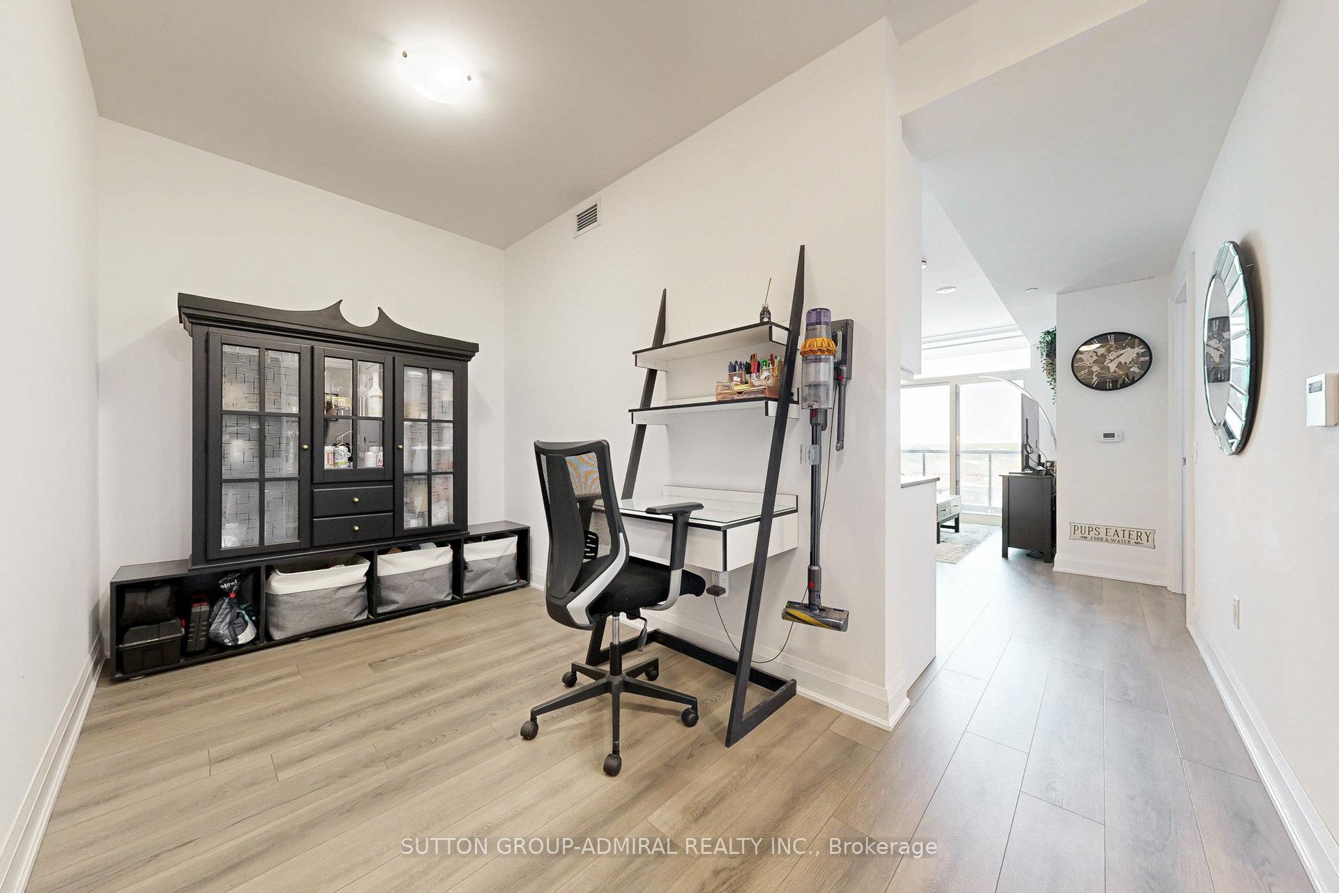 2 Bedrooms Condo at 20 Gatineau, Vaughan For sale