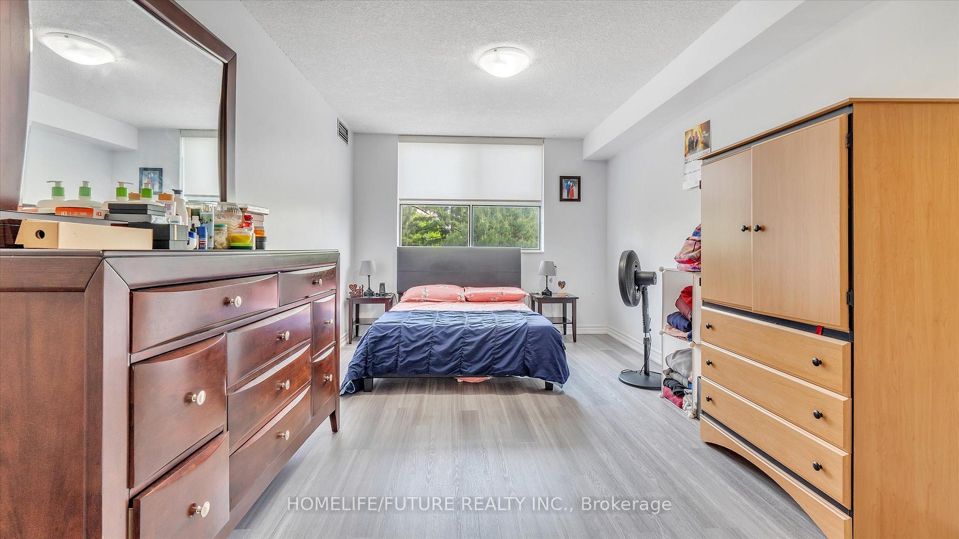 2 Bedrooms Condo at 10 Stonehill, Toronto For sale