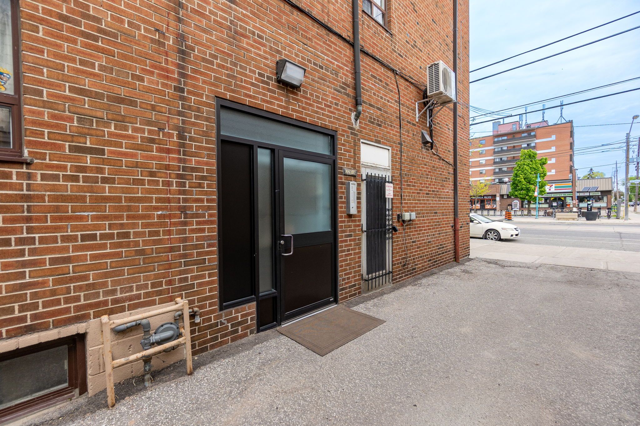 3261A Lake Shore Boulevard W 102