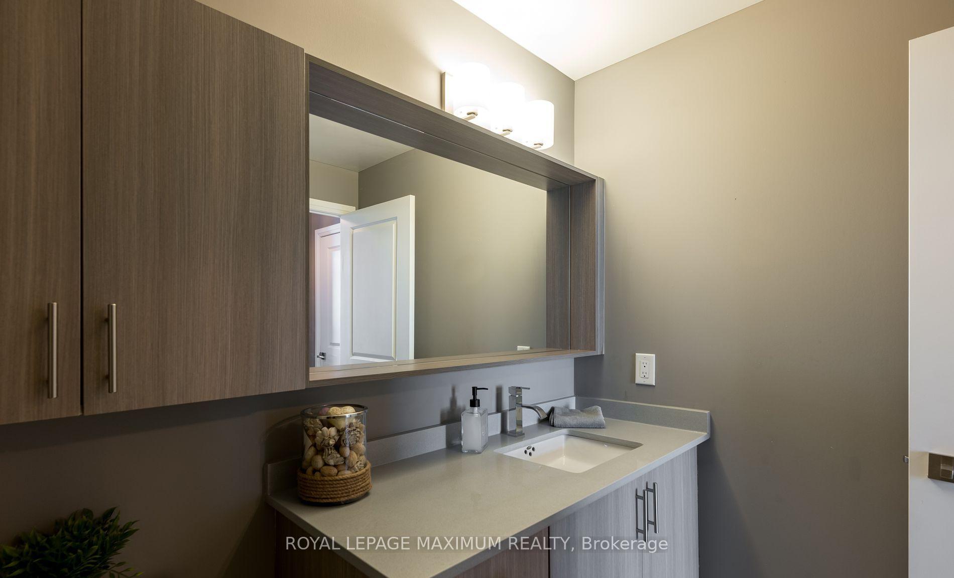 3 Bedrooms Condo at 3700 Highway 7, Vaughan For sale