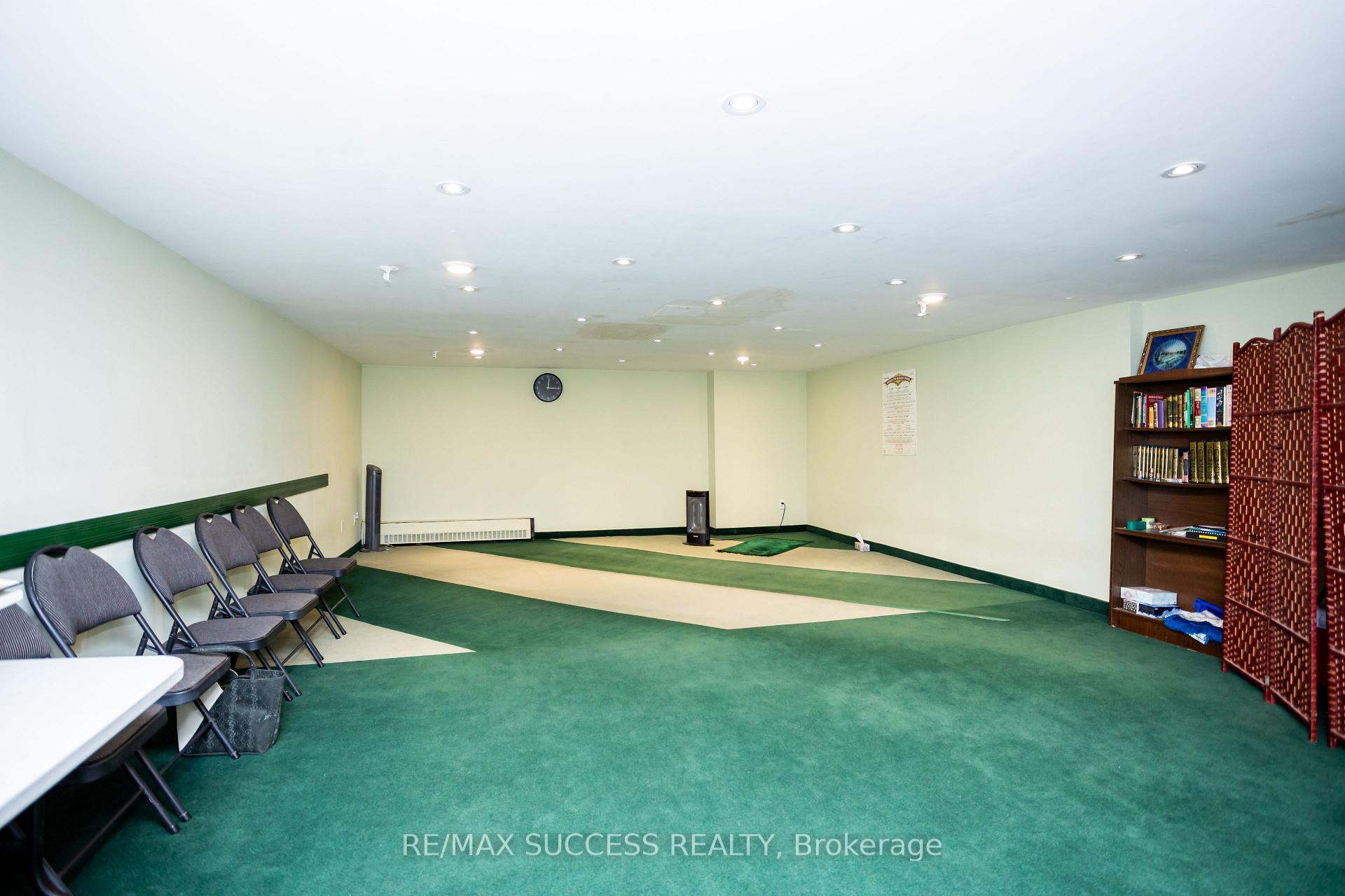 3 Bedrooms Condo at 2095 Roche, Mississauga For sale