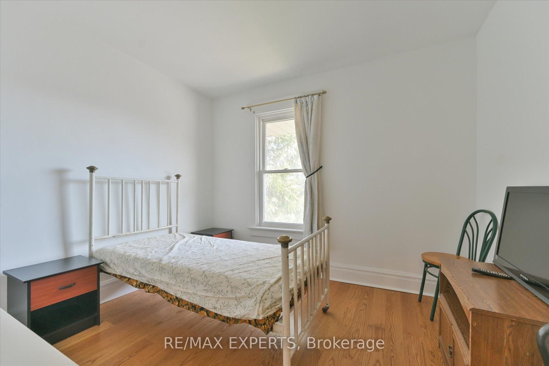 18 Barton Avenue