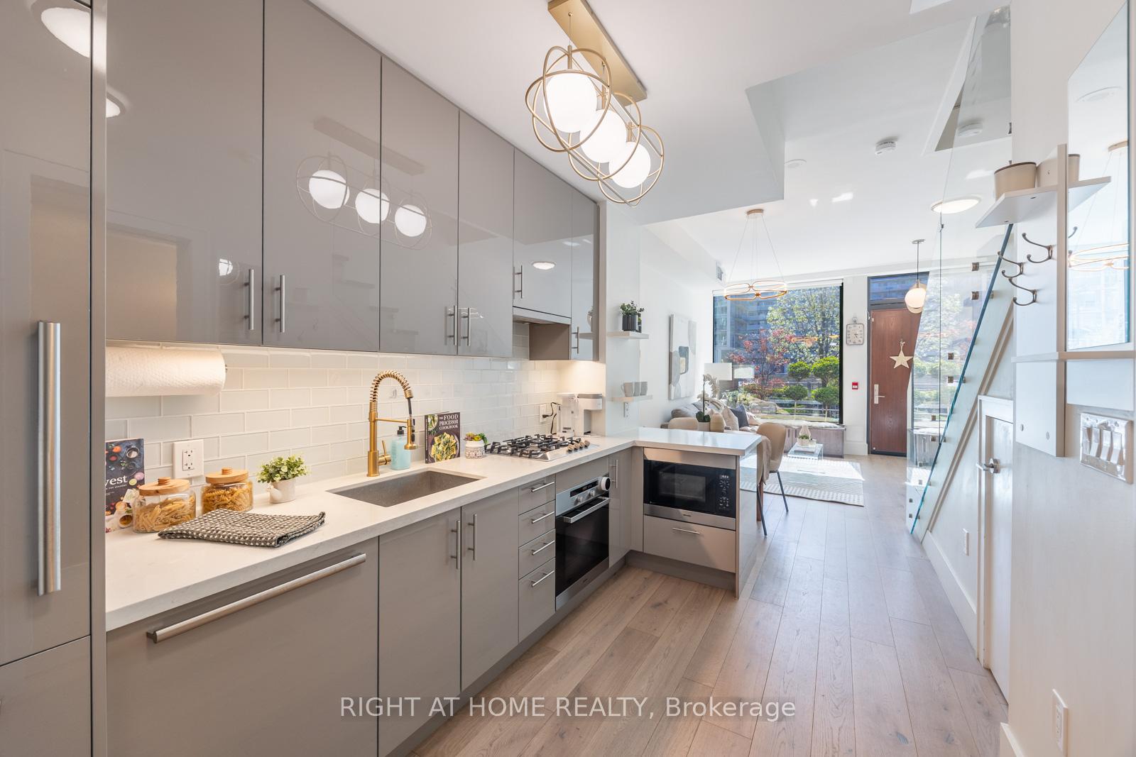 2 Bedrooms Condo at 39 Queens, Toronto For sale