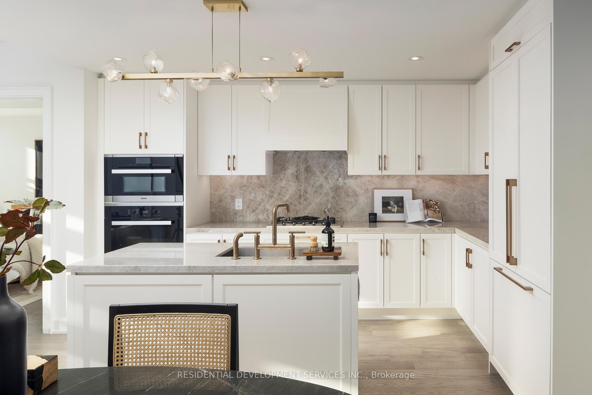 2 Bedrooms Condo at 1 Strathgowan,  Toronto For sale