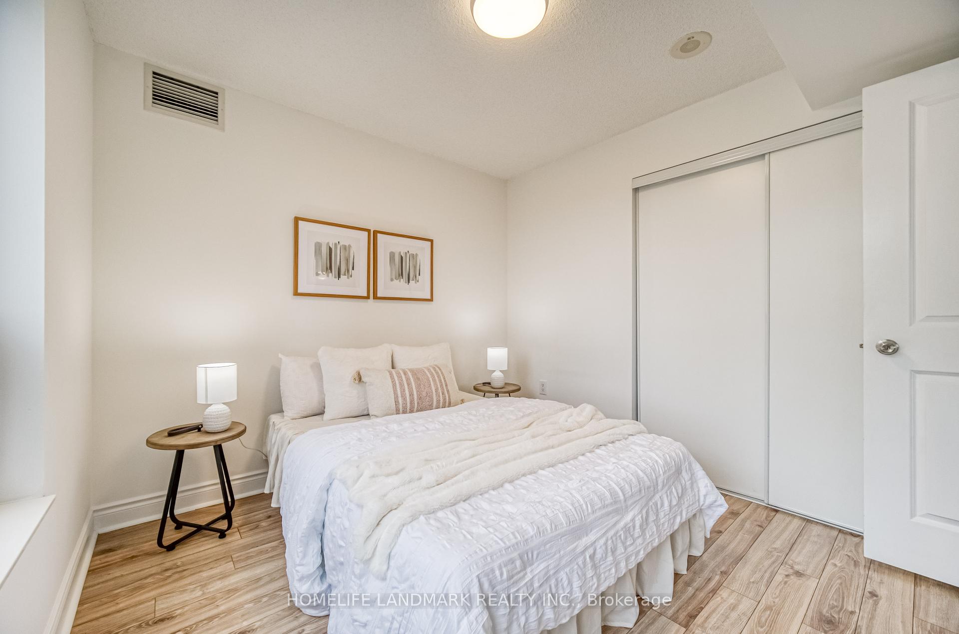 3 Bedrooms Condo at 500 Doris,  Toronto For sale