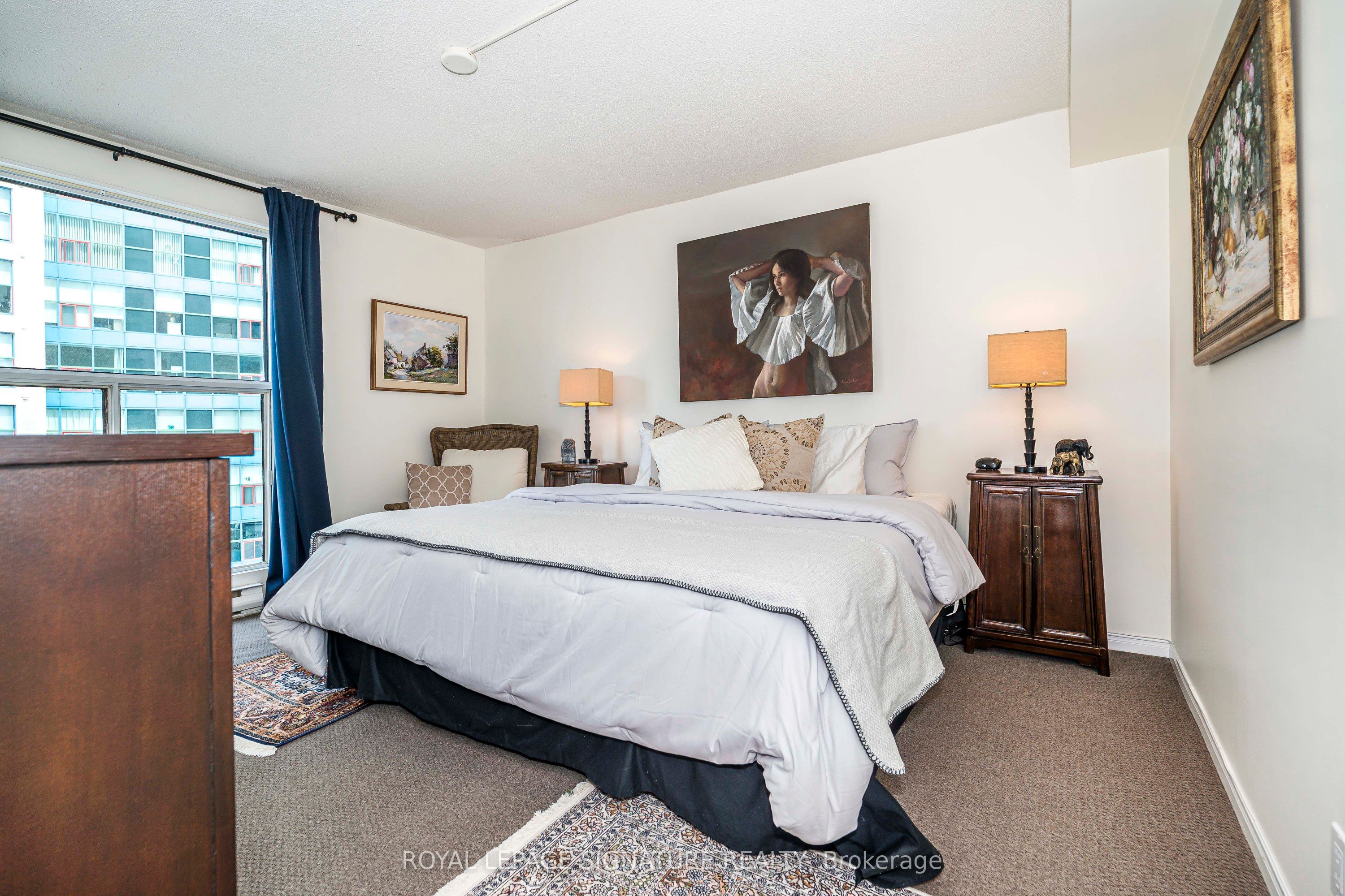 99 Harbour Square, #1812