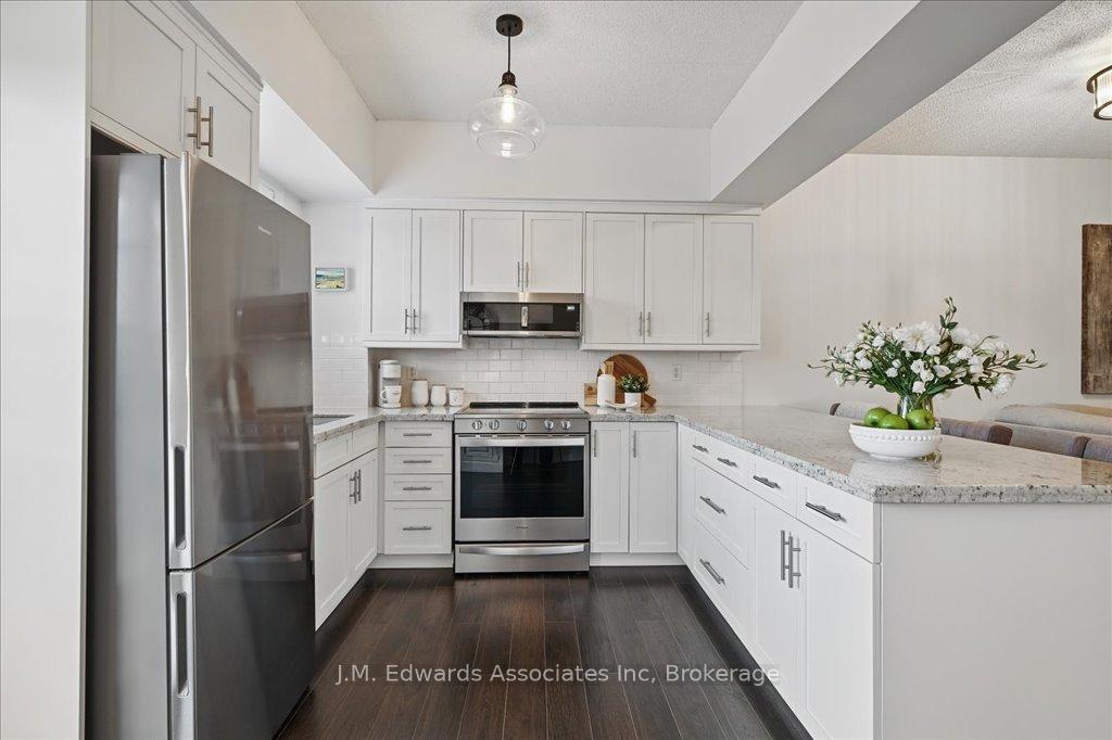 2 Bedrooms Condo at 4006 Kilmer, Burlington For sale