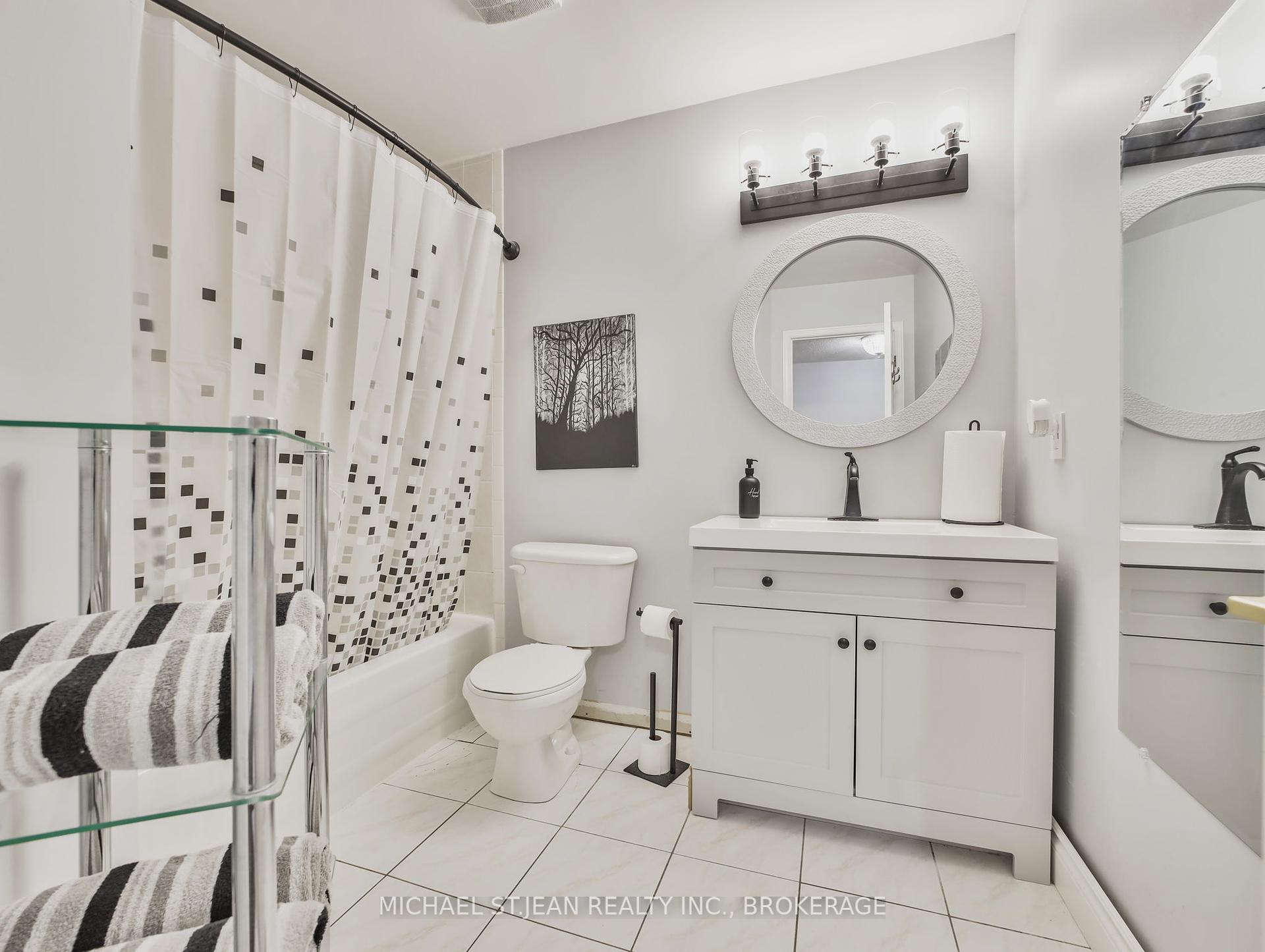 3 Bedrooms Condo at 1889 Upper Wentworth, Hamilton For sale