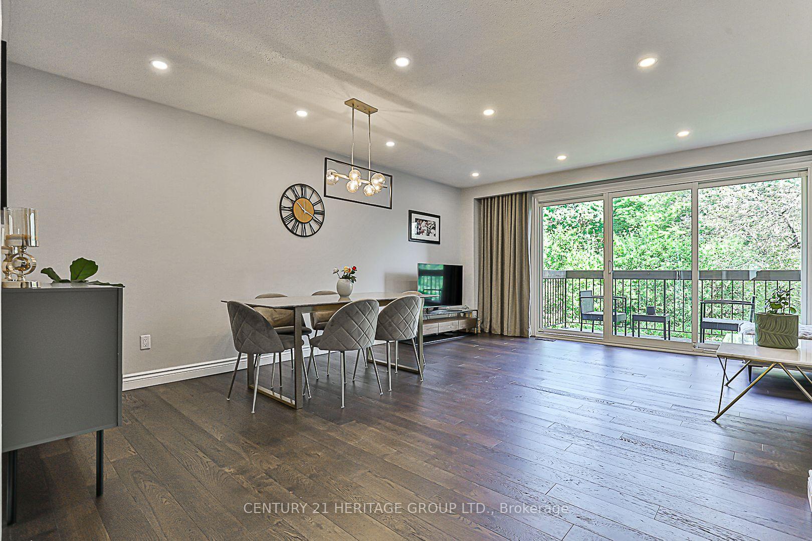 3 Bedrooms Condo at 4 Vale Carse,  Toronto For sale