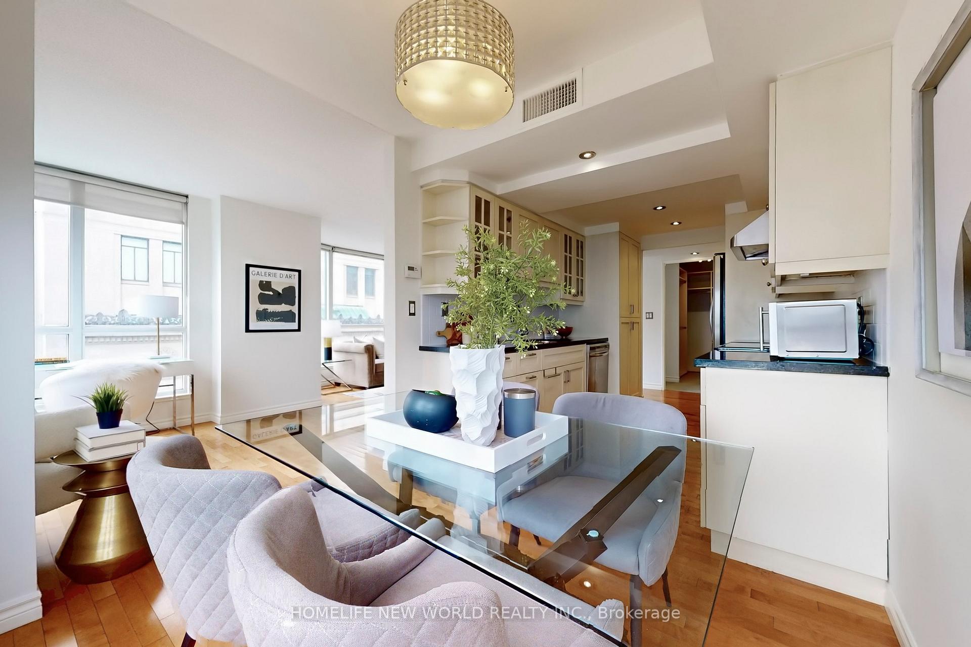 3 Bedrooms Condo at 7 Carlton, Toronto For sale