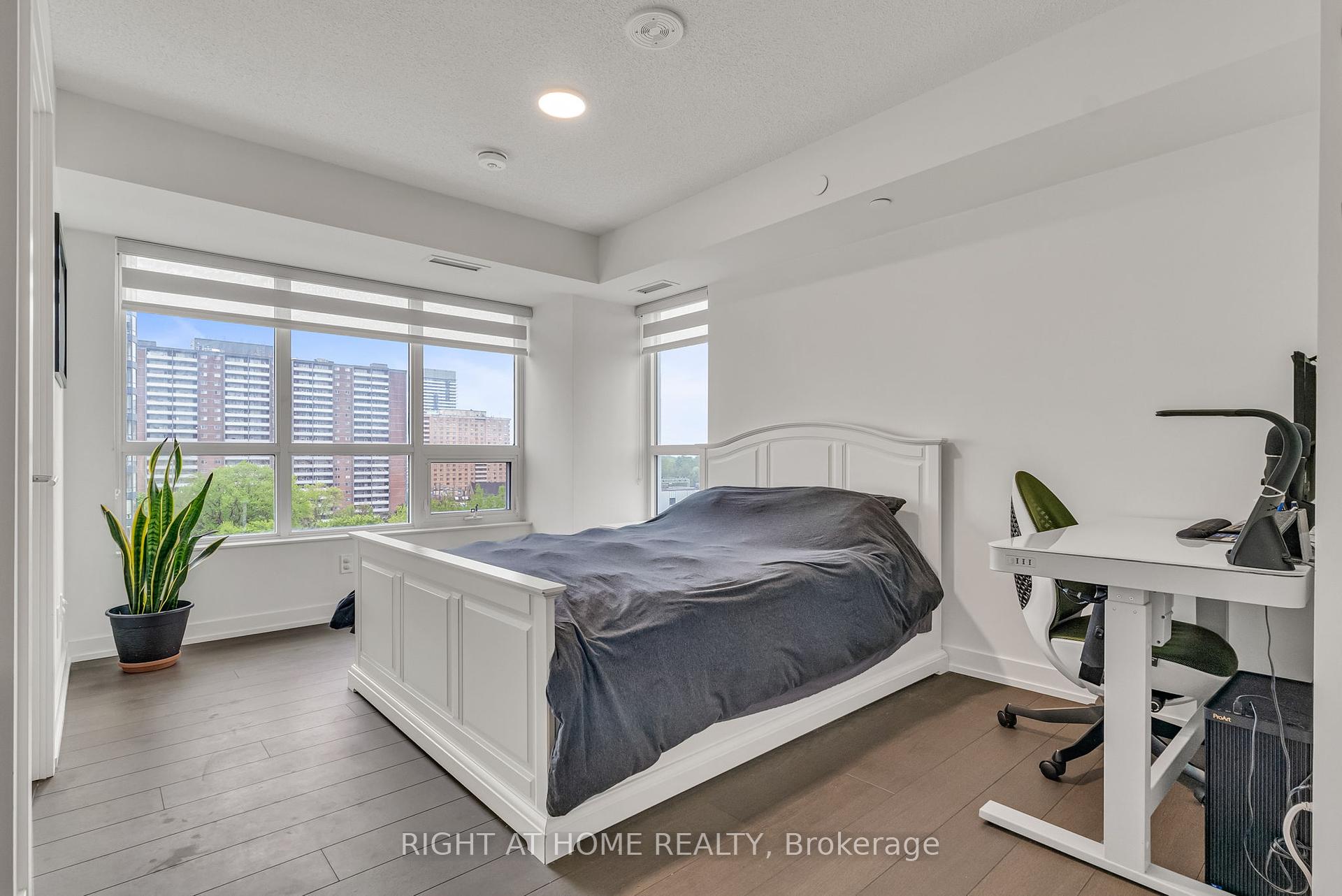 2 Bedrooms Condo at 10 Wilby, Toronto For sale