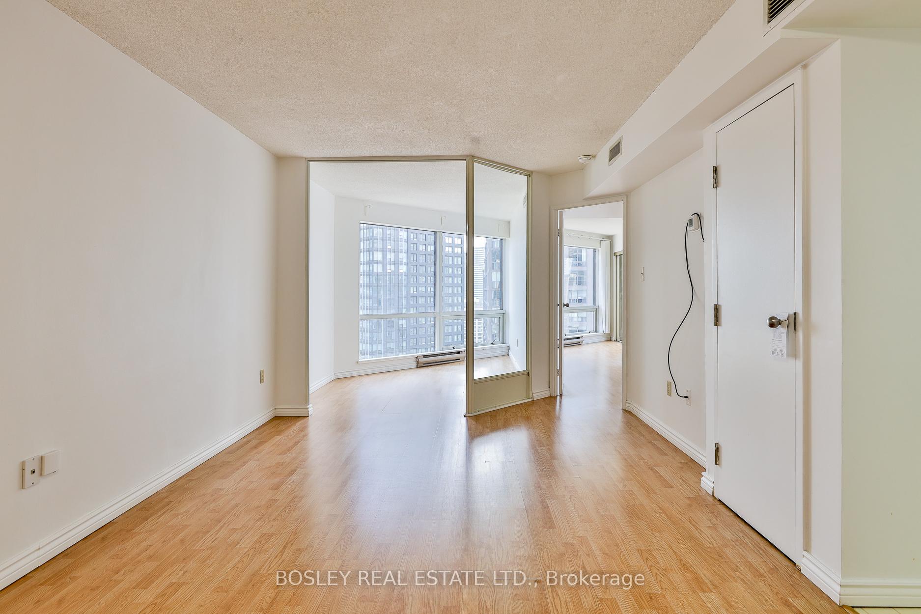 2 Bedrooms Condo at 1001 Bay, Toronto For sale