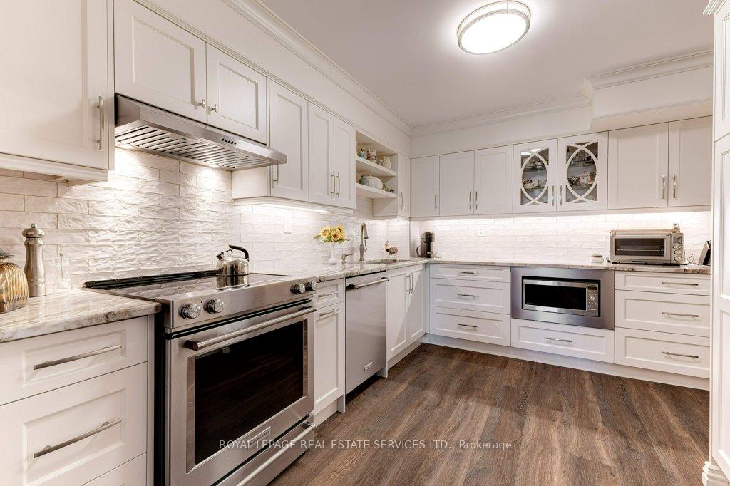 2 Bedrooms Condo at 221 Robinson,  Oakville For sale