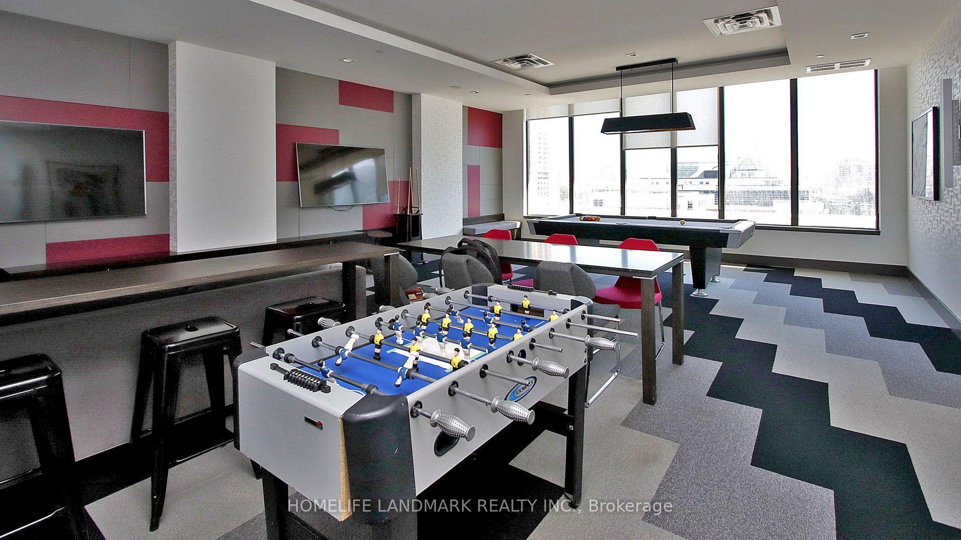 3 Bedrooms Condo at 4011 Brickstone, Mississauga For sale
