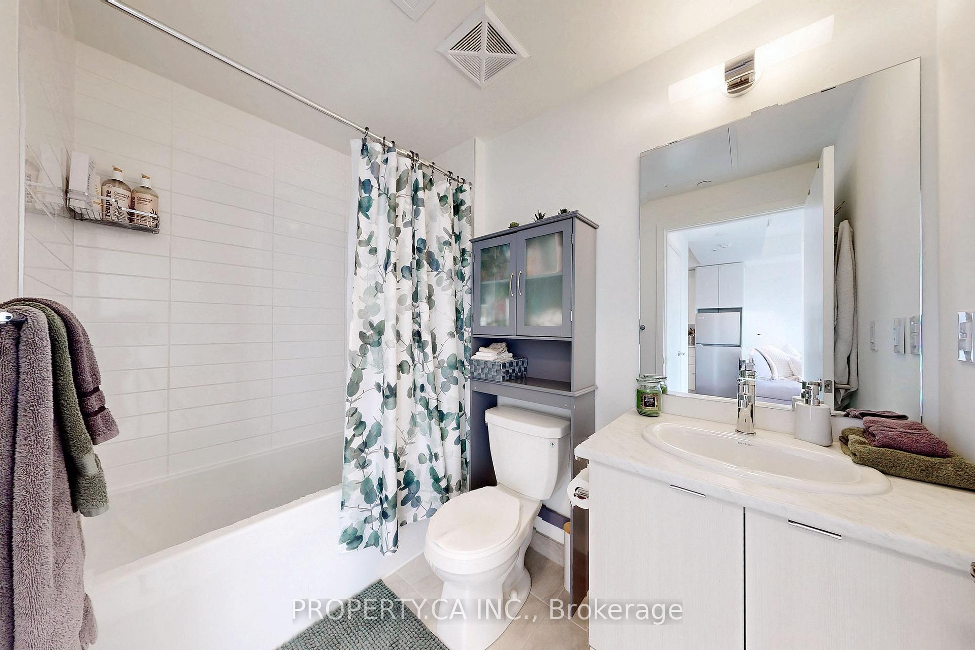2 Bedrooms Condo at 165 Canon Jackson, Toronto For sale