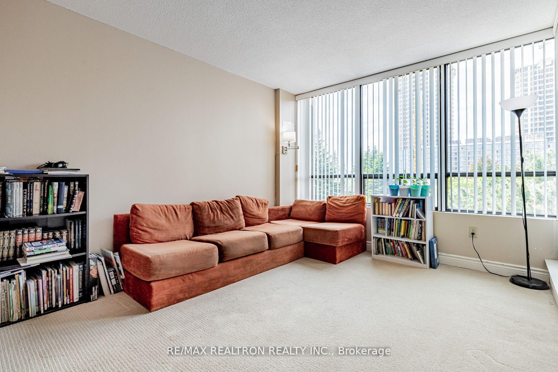 2 Bedrooms Condo at 7440 Bathurst,  Vaughan For sale