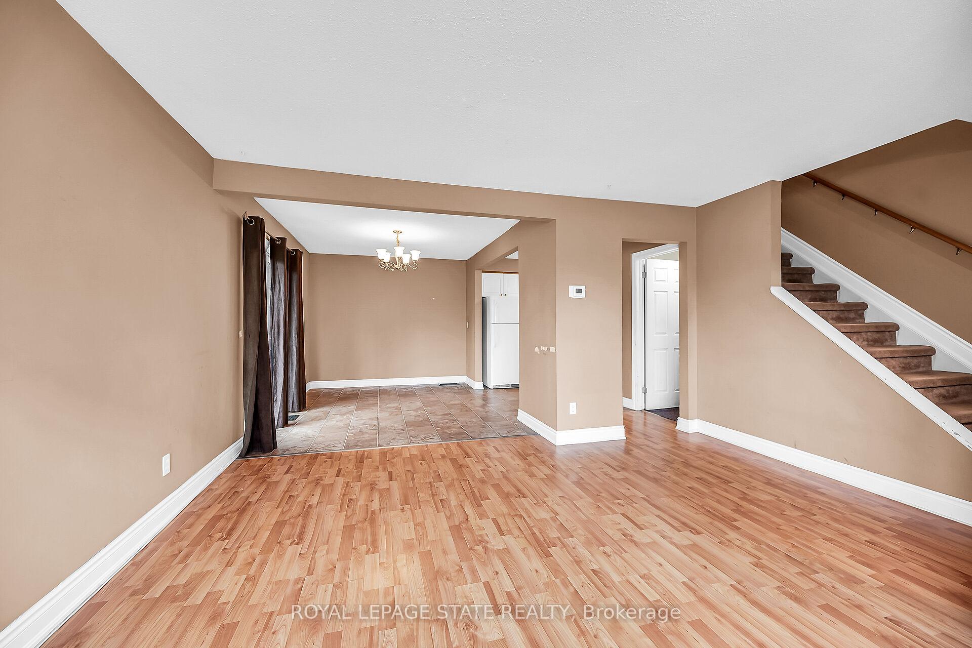 3 Bedrooms Condo at 977 Francis, Burlington For sale