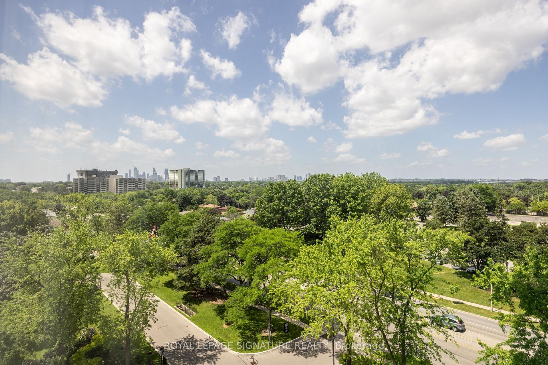 3 Bedrooms Condo at 1300 Bloor, Mississauga For sale