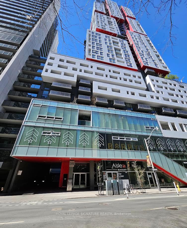 3 Bedrooms Condo at 318 Richmond, Toronto For sale